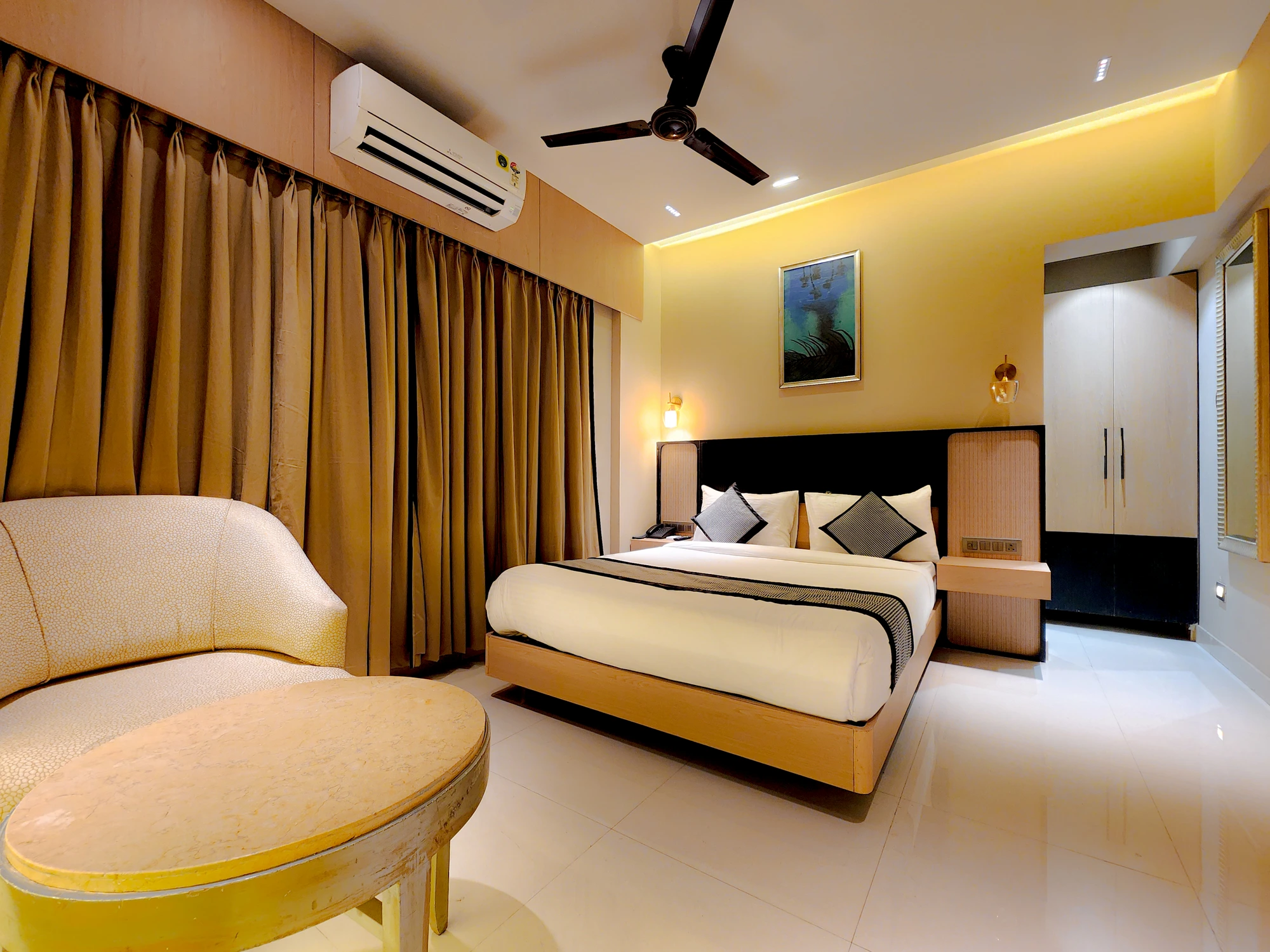 Deluxe Room photo 4 at Hotel Falcon Inn, Byculla