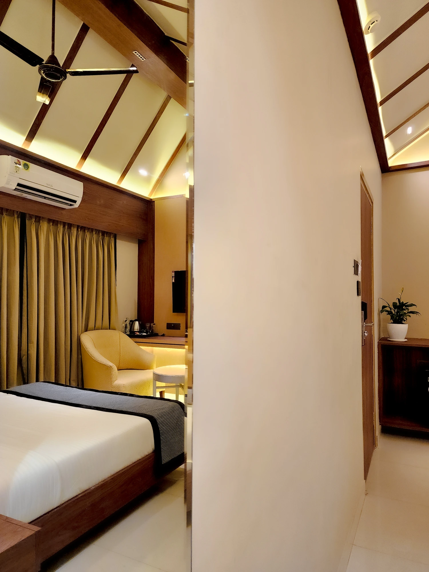 Superior Deluxe room photo 2 at Hotel Falcon Inn, Byculla