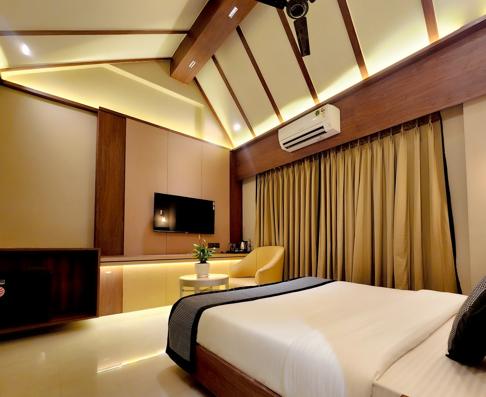 Superior Deluxe room at Hotel Falcon Inn Byculla Mumbai